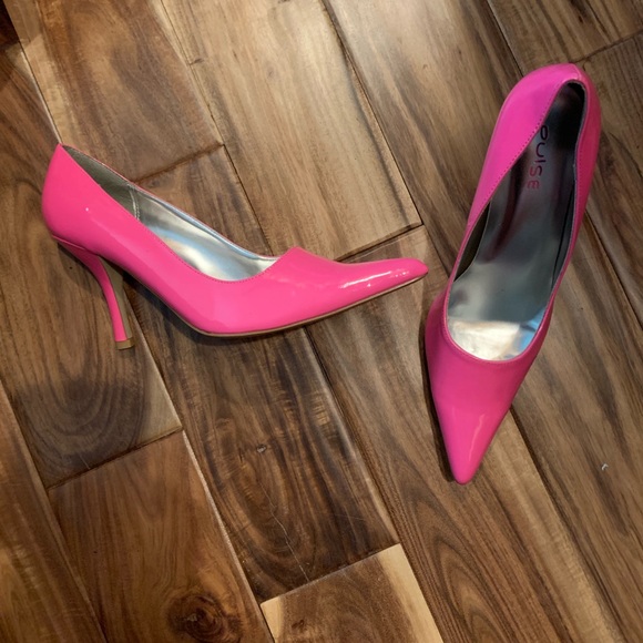 Shoes - Picture 6 of 8